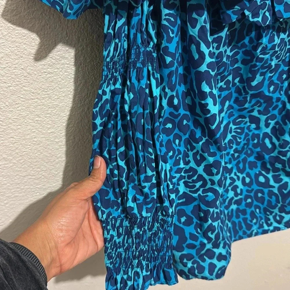 Lilly Pulitzer Beatrix Off-the Shoulder Top in Oyster Bay Navy Leopard - Picture 4 of 7